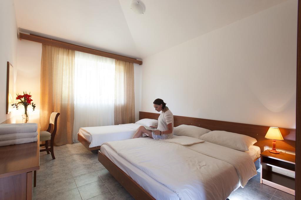 Htp Velika Plaza Ulcinj Hotell Rum bild