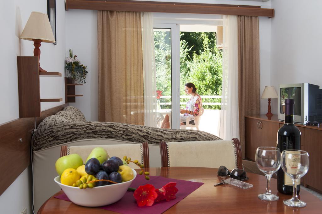 Htp Velika Plaza Ulcinj Hotell Rum bild